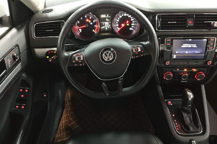 Used Volkswagen Sagitar 2018 1.6L Automatic Comfort Model Steering Wheel