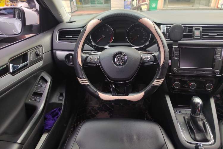 Used Volkswagen Sagitar 2018 1.6L Automatic Comfort Model Steering Wheel