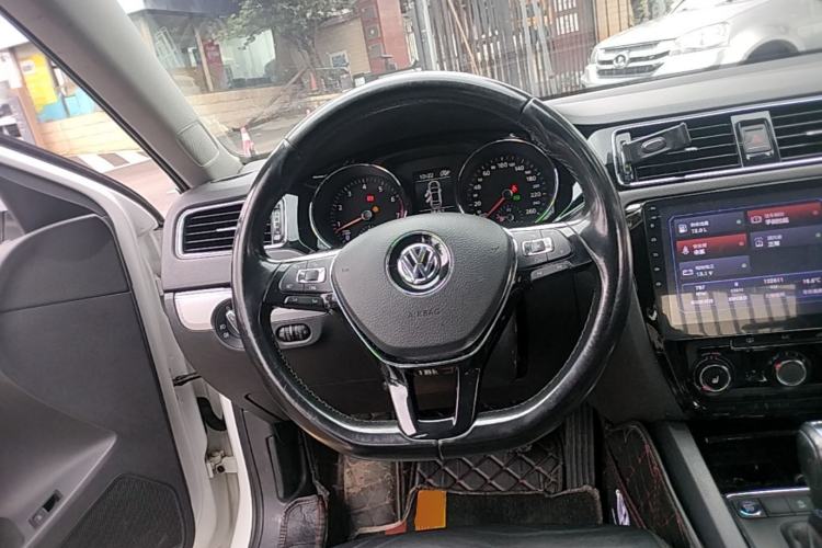 Used Volkswagen Sagitar 2018 180TSI DSG Prestige Edition Steering Wheel