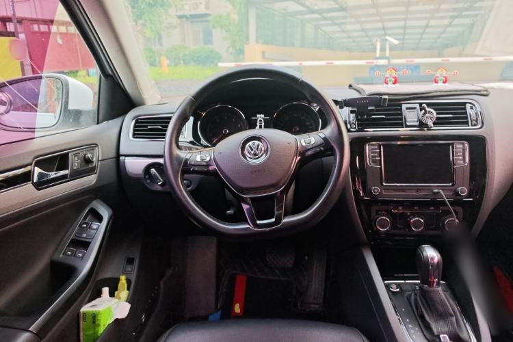 Used Volkswagen Sagitar 2018 280TSI DSG Comfort Model Steering Wheel