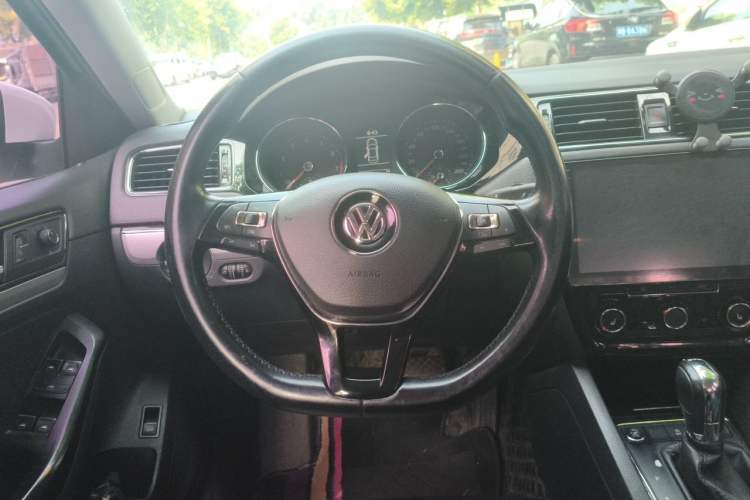 Used Volkswagen Sagitar 2018 180TSI DSG Prestige Edition Steering Wheel