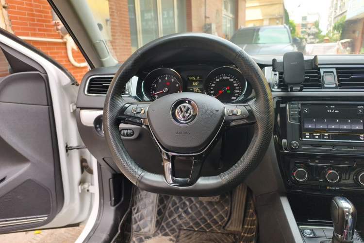 Used Volkswagen Sagitar 2018 1.6L Automatic Comfort Model Steering Wheel