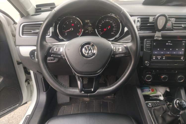 Used Volkswagen Sagitar 2018 1.6L Manual Comfort Model Steering Wheel