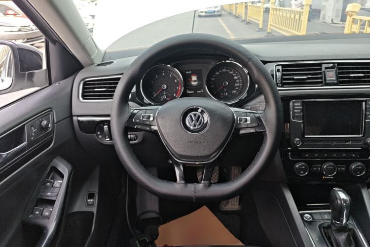 Used Volkswagen Sagitar 2018 280TSI DSG Luxury Model Steering Wheel