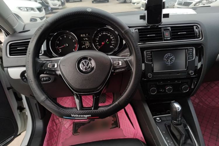 Used Volkswagen Sagitar 2018 1.6L Automatic Comfort Model Steering Wheel