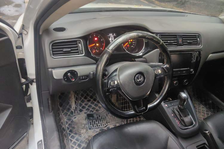 Used Volkswagen Sagitar 2018 180TSI DSG Prestige Edition Steering Wheel
