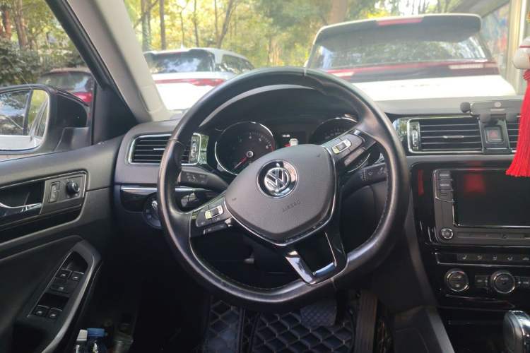Used Volkswagen Sagitar 2018 280TSI DSG Luxury Model Steering Wheel