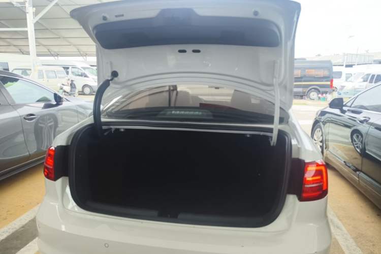 Used Volkswagen Sagitar 2018 280TSI DSG Ignite Edition Trunk