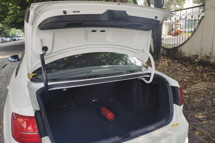 Used Volkswagen Sagitar 2018 1.6L Automatic Fashion Model Trunk