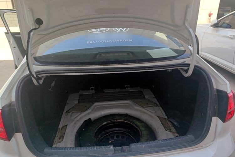 Used Volkswagen Sagitar 2018 1.6L Manual Fashion Edition Trunk