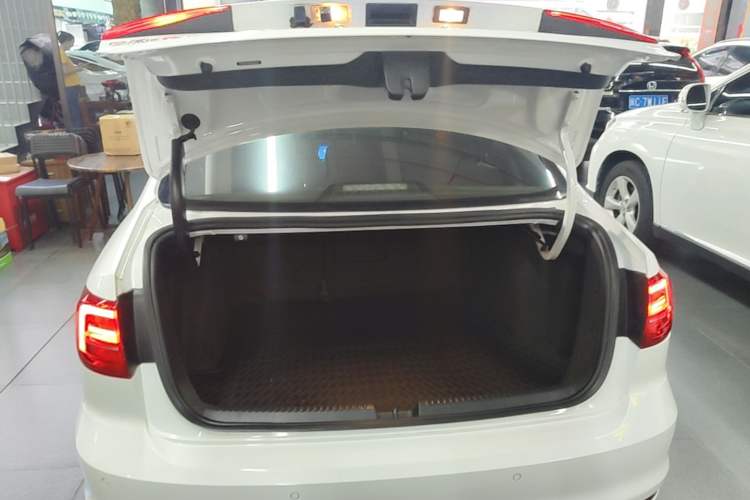 Used Volkswagen Sagitar 2018 280TSI DSG Ignite Edition Trunk