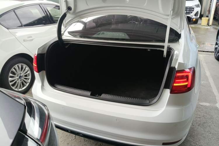 Used Volkswagen Sagitar 2018 280TSI DSG Ignite Edition Trunk