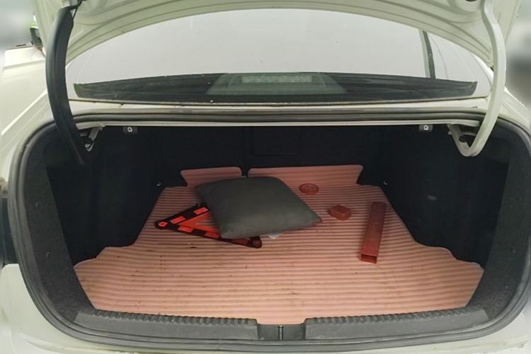Used Volkswagen Sagitar 2018 1.6L Manual Comfort Model Trunk