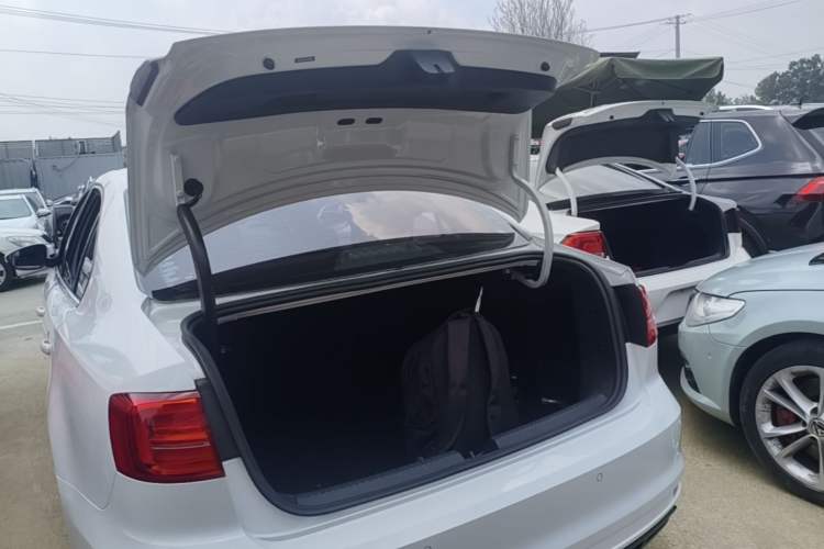 Used Volkswagen Sagitar 2018 280TSI DSG Ignite Edition Trunk