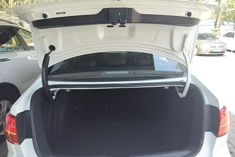 Used Volkswagen Sagitar 2018 180TSI DSG Prestige Edition Trunk