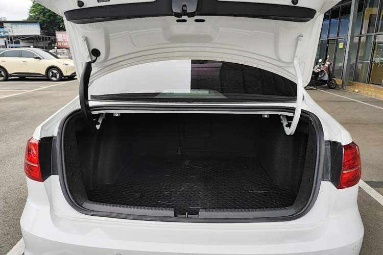 Used Volkswagen Sagitar 2018 280TSI DSG Ignite Edition Trunk