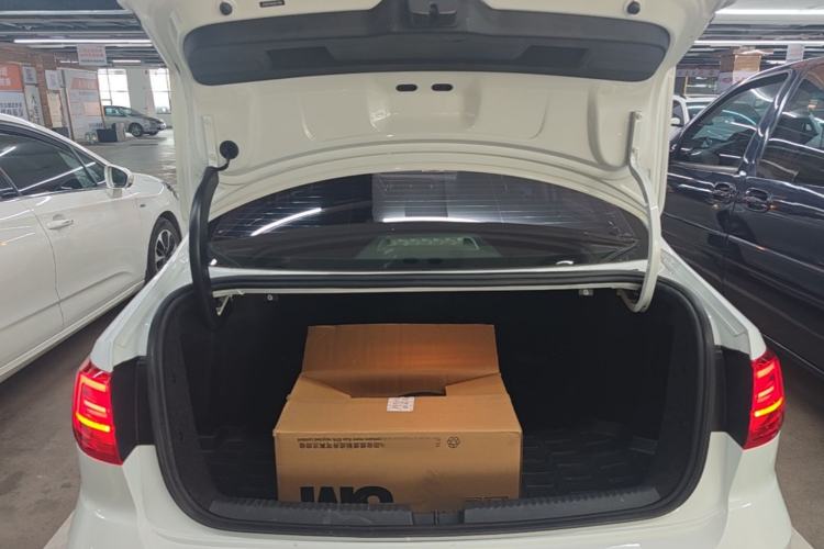 Used Volkswagen Sagitar 2018 1.6L Manual Comfort Model Trunk