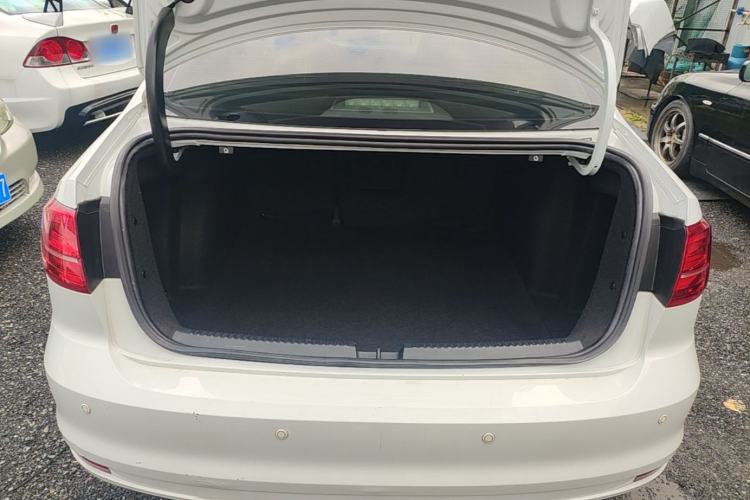 Used Volkswagen Sagitar 2018 1.6L Automatic Fashion Model Trunk