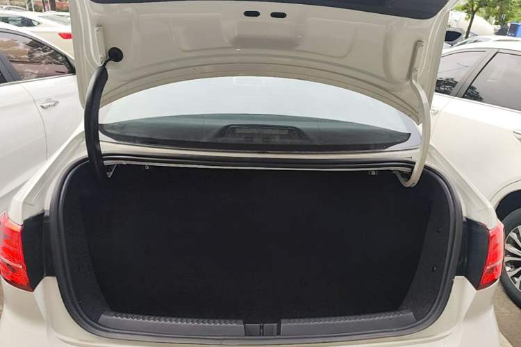 Used Volkswagen Sagitar 2018 280TSI DSG Ignite Edition Trunk