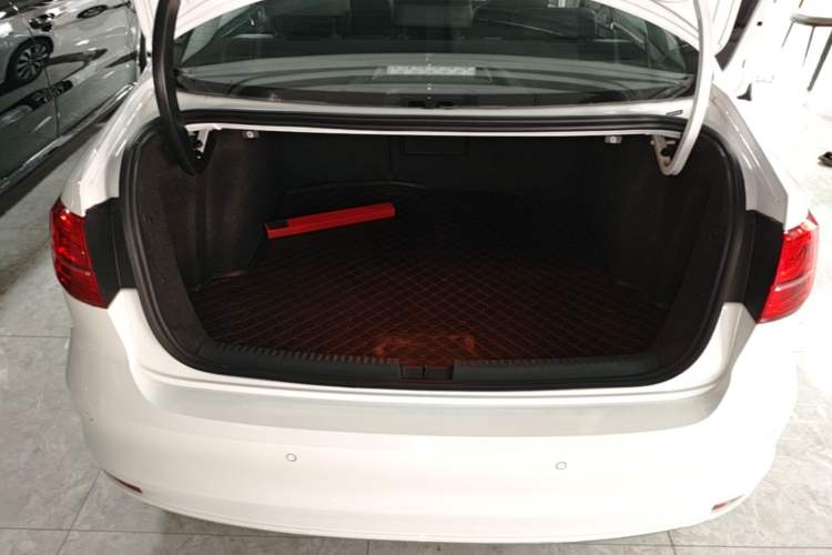 Used Volkswagen Sagitar 2018 1.6L Automatic Comfort Model Trunk