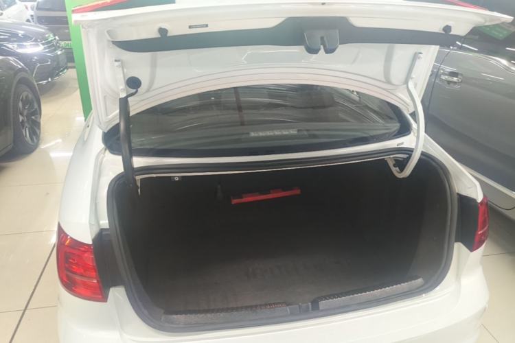 Used Volkswagen Sagitar 2018 1.6L Automatic Fashion Model Trunk