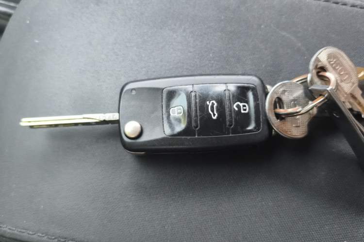 Used Volkswagen Sagitar 2018 1.6L Automatic Fashion Model Vehicle Key