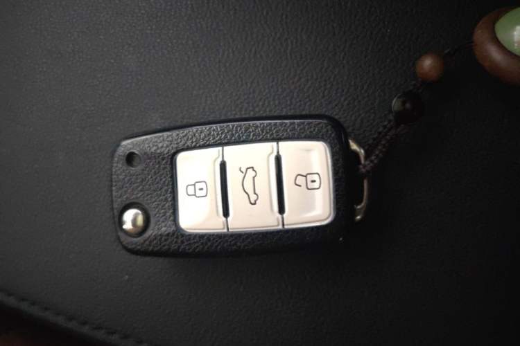 Used Volkswagen Sagitar 2018 1.6L Automatic Fashion Model Vehicle Key
