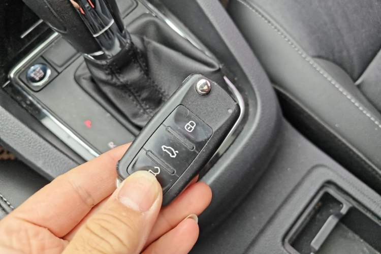 Used Volkswagen Sagitar 2018 280TSI DSG Comfort Model Vehicle Key