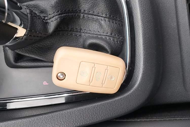 Used Volkswagen Sagitar 2018 280TSI DSG Comfort Model Vehicle Key
