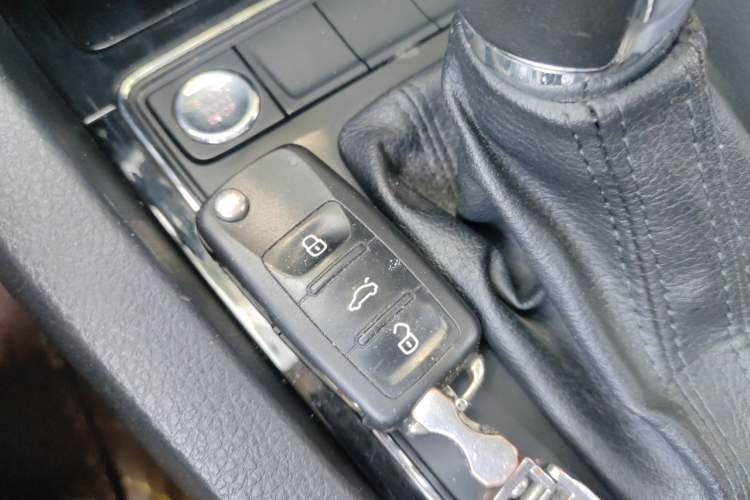 Used Volkswagen Sagitar 2018 1.6L Automatic Comfort Model Vehicle Key