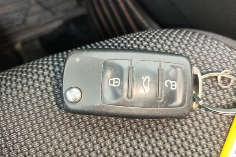 Used Volkswagen Sagitar 2018 1.6L Automatic Fashion Model Vehicle Key