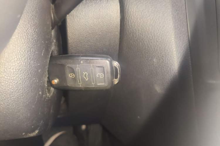 Used Volkswagen Sagitar 2018 1.6L Automatic Fashion Model Vehicle Key