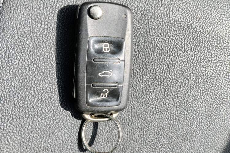 Used Volkswagen Sagitar 2018 1.6L Automatic Fashion Model Vehicle Key