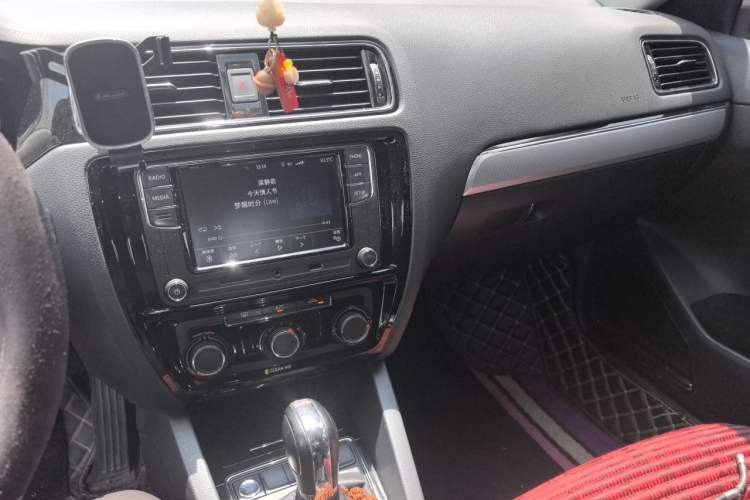 Used Volkswagen Sagitar 2018 280TSI DSG Ignite Edition Audio And AC Panel