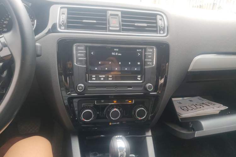 Used Volkswagen Sagitar 2018 280TSI DSG Ignite Edition Audio And AC Panel