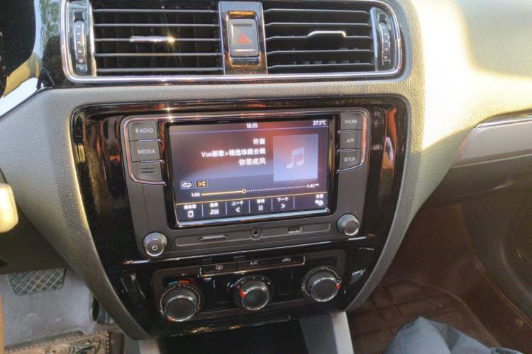 Used Volkswagen Sagitar 2018 280TSI DSG Comfort Model Audio And AC Panel