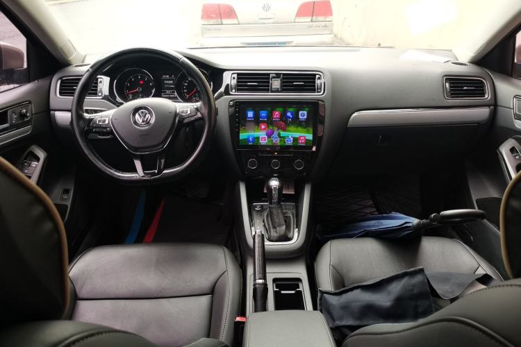Used Volkswagen Sagitar 2018 280TSI DSG Comfort Model Center Console