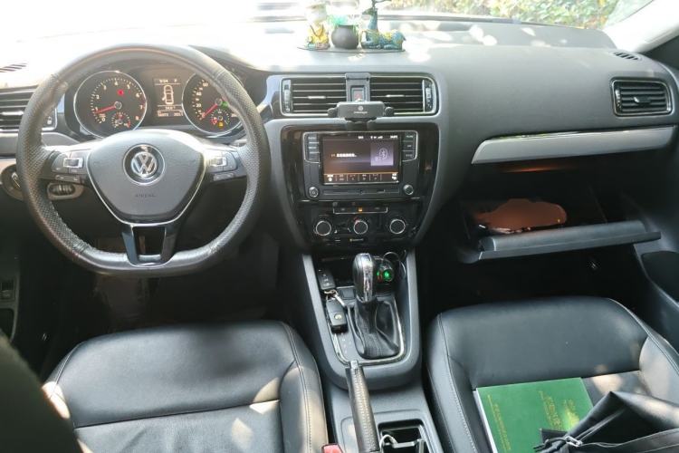 Used Volkswagen Sagitar 2018 280TSI DSG Ignite Edition Center Console