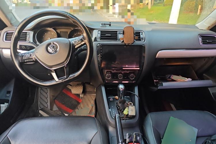 Used Volkswagen Sagitar 2018 1.6L Automatic Comfort Model Center Console