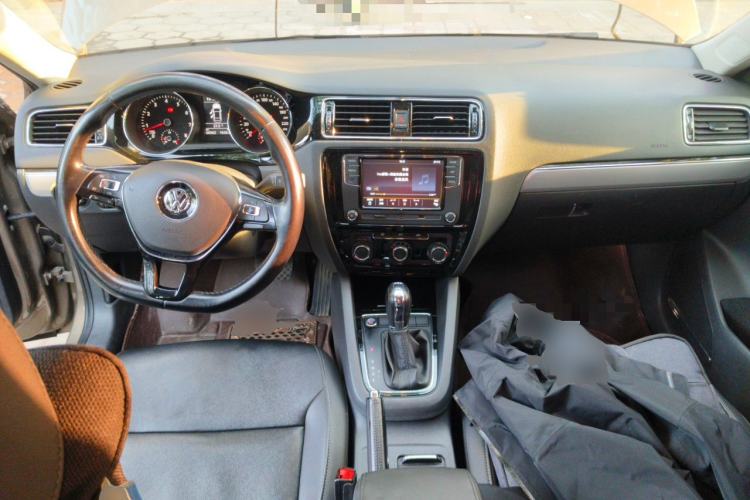 Used Volkswagen Sagitar 2018 280TSI DSG Comfort Model Center Console