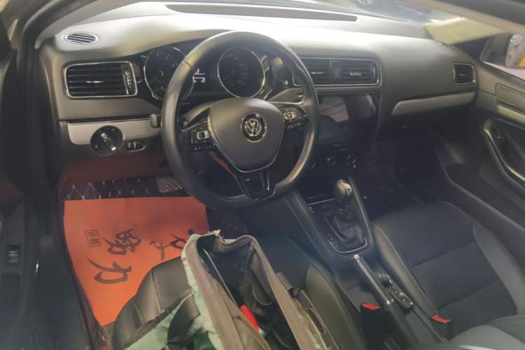 Used Volkswagen Sagitar 2018 280TSI DSG Ignite Edition Center Console