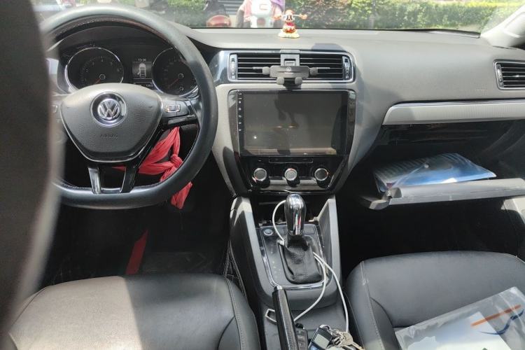 Used Volkswagen Sagitar 2018 280TSI DSG Ignite Edition Center Console