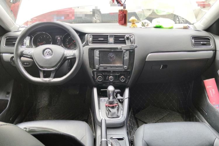 Used Volkswagen Sagitar 2018 180TSI DSG Prestige Edition Center Console