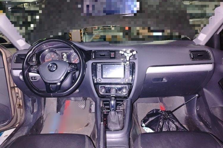 Used Volkswagen Sagitar 2018 180TSI DSG Prestige Edition Center Console