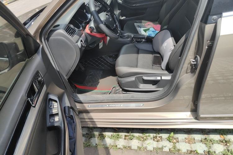 Used Volkswagen Sagitar 2018 280TSI DSG Ignite Edition Driver Seat