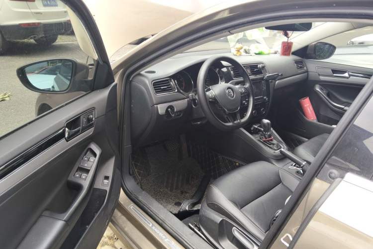 Used Volkswagen Sagitar 2018 180TSI DSG Prestige Edition Driver Seat