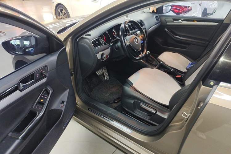Used Volkswagen Sagitar 2018 1.6L Automatic Comfort Model Driver Seat