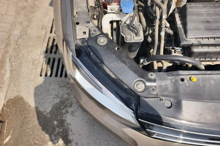 Used Volkswagen Sagitar 2018 280TSI DSG Comfort Model Engine Bay Right