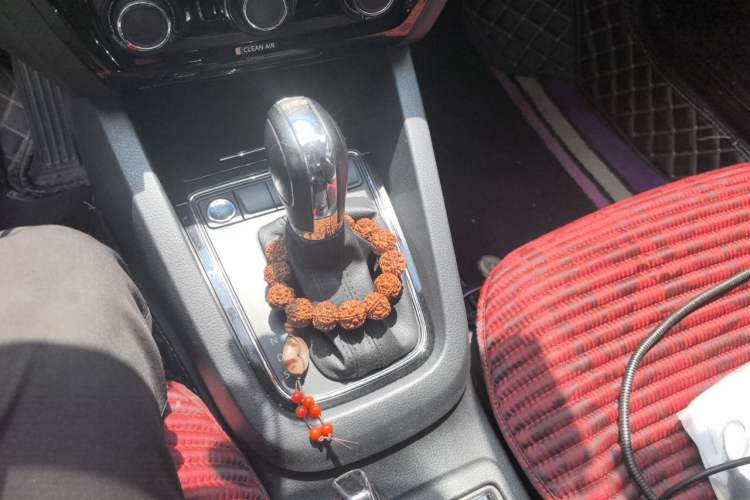 Used Volkswagen Sagitar 2018 280TSI DSG Ignite Edition Gear Lever