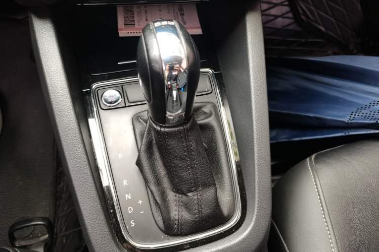 Used Volkswagen Sagitar 2018 280TSI DSG Comfort Model Gear Lever